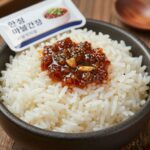 한솥 마늘간장치밥 포장된 모습과 별도 제공된 마늘간장 소스