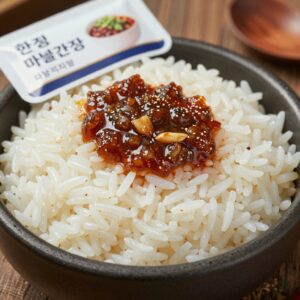 한솥 마늘간장치밥 포장된 모습과 별도 제공된 마늘간장 소스
