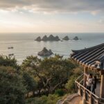 서천 마량리 동백나무숲 동백정에서 바라본 서해 바다와 오력도 풍경