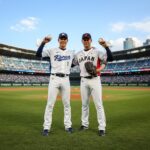 2026 WBC 한국 대표팀 투수 고영표와 일본 대표팀 투수 기쿠치 유세이 포즈