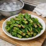 엄나무순 무침 만드는 법과 건강 효능 데쳐서 찬물에 헹군 후 물기를 뺀 엄나무순