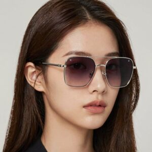 2026년 봄 여자선글라스 오버사이즈 스퀘어와 캣아이 메탈 프레임 모델이 착용한 모습