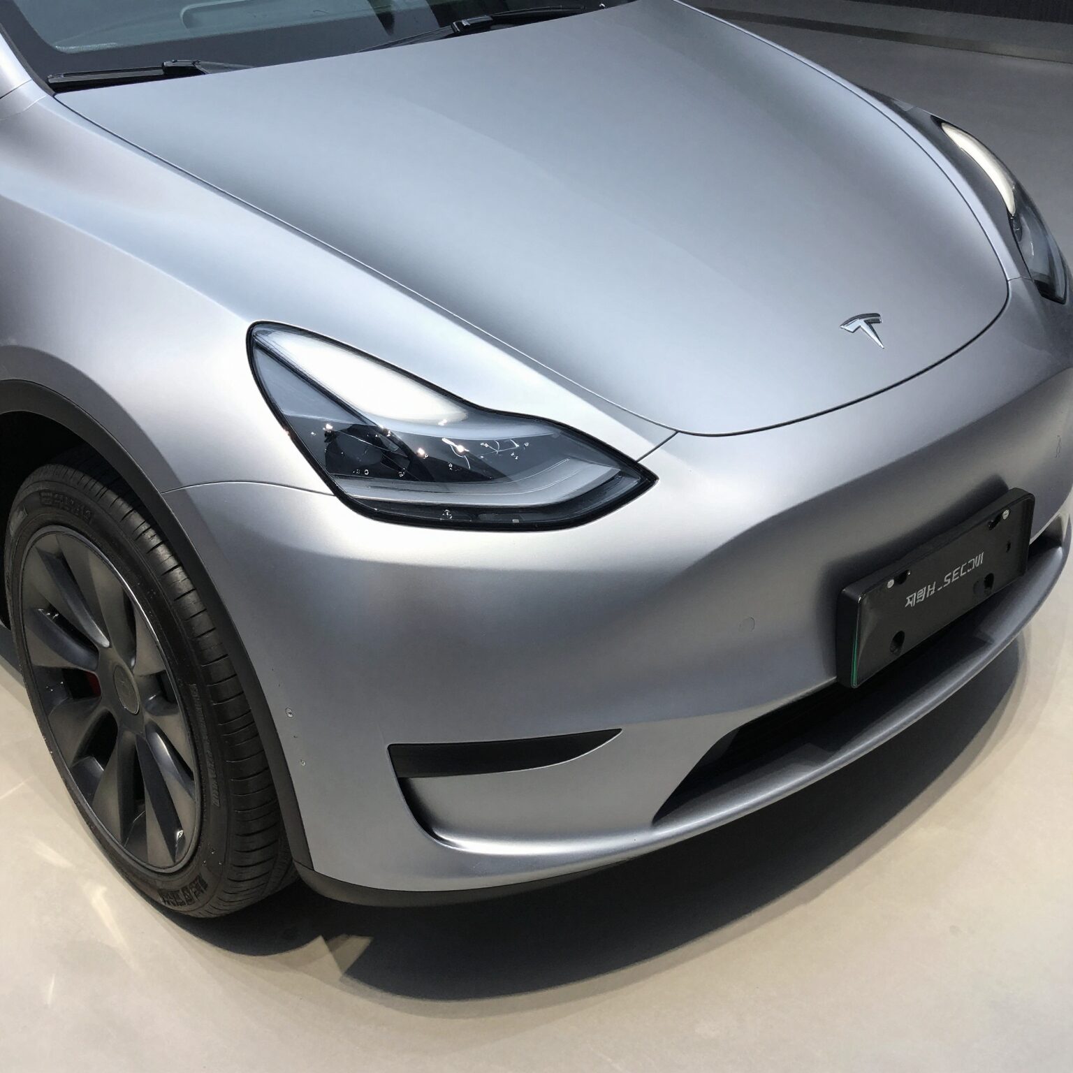 테슬라 모델 YL 전면부 디자인, 새로운 헤드라이트와 범퍼