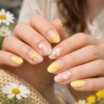 노랑 리본 디자인이 포인트로 들어간 봄 느낌의 여성 네일 아트