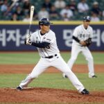 KBO 퓨처스리그 경기 중 선수들의 역동적인 장면
