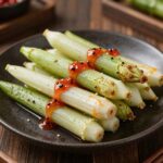 아삭한 양파장아찌 접시에 담긴 모습