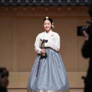 유해진 제62회 백상예술대상 영화부문 대상 수상 소감 모습