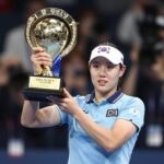 안세영 인도네시아 오픈 우승 2026 결과 2026 인도네시아 오픈 여자단식 우승 안세영이 트로피를 들고 환호하고 있다