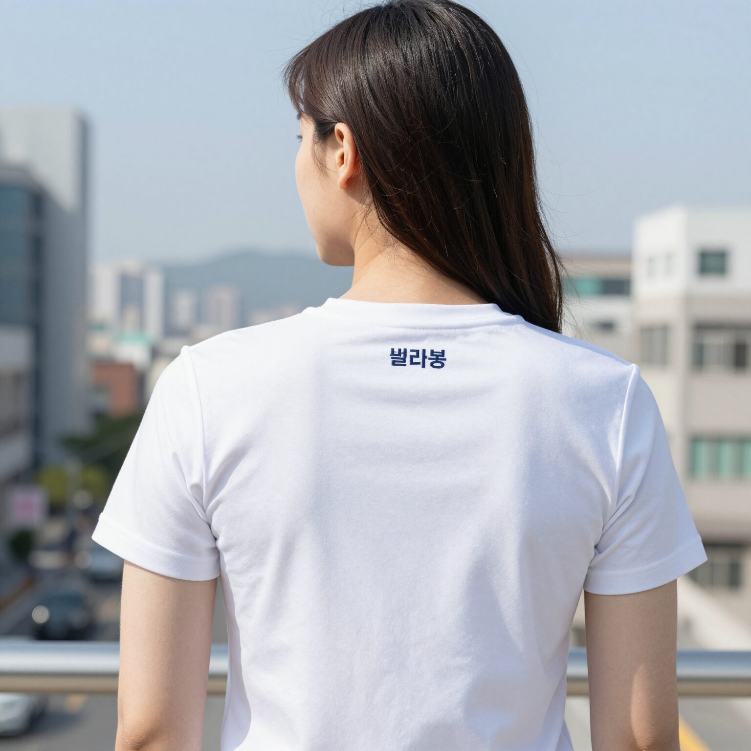 빌라봉 여성 오버핏 래쉬가드 뒷면 로고 디테일