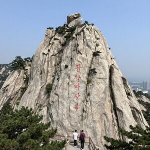 금강산 신선대에서 바라본 설악산 울산바위의 웅장한 정면 모습