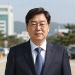 한성숙 장관 프로필 사진 정장 차림의 근접 촬영