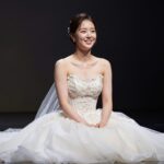 김환희 5월 18일 결혼 소식 뮤지컬 배우 김환희가 웨딩드레스를 입고 밝게 웃고 있는 모습