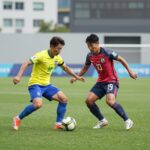 일본 브라질 월드컵 경기 전망 일본과 브라질 축구 월드컵 경기 장면 비니시우스와 일본 수비수 대결