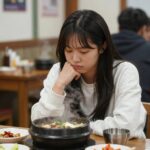 백반기행 김호영 전주 맛집 탐방 백반기행 김호영이 전주에서 오모가리탕을 먹으며 감탄하는 모습