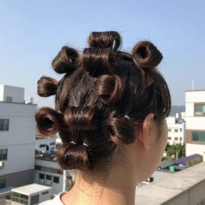 납작하게 펼쳐지는 구혜선 헤어롤 구롤의 독특한 구조와 패턴을 보여주는 사진