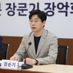경남교육감 권순기 당선인이 공약 발표 기자회견에서 발언하고 있는 모습