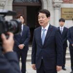 이재명 종교는 기독교일까 이재명 대표가 교회를 방문하는 모습. 국가 정치인으로서 개인 신앙을 실천하는 장면.