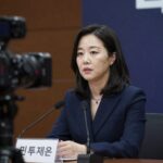 민주당 이지은 발언 파장 민주당 이지은 대변인이 브리핑하는 모습