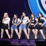 2026년 6월 13일 쇼 음악중심 생방송 무대 사진. 에스파 아이브 세븐틴의 컴백 무대가 펼쳐지고 있다.