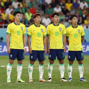 스코틀랜드와 브라질 축구 대표팀 경기 장면