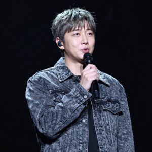 가수 신승태의 최근 무대 사진