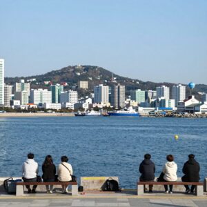 시그니엘 부산 인피니티풀에서 바라본 해운대 오션뷰와 미포 항구 전망