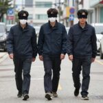 통영 살인사건 용의자 걸음걸이 공개 통영 살인사건 용의자 CCTV 영상 속 독특한 걸음걸이와 복면 차림