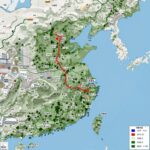 태풍 돌핀 경로 한반도 영향 가능성 태풍 돌핀의 위성 이미지와 예상 경로가 표시된 기상 지도