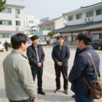 최영중 시의원 주요 의정 활동과 성과 최영중 시의원이 지역 현장에서 주민과 대화하는 모습