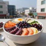 아사이베리 볼에 담긴 다양한 토핑과 함께한 건강식 아사이베리 먹는법