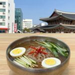 안산 냉면 맛집 정원옥 후기 정원옥 비빔냉면과 평양냉면이 나란히 놓인 테이블