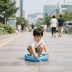 아발론 보행기튜브 물놀이 추천 아발론 보행기튜브로 물놀이하는 아이 모습