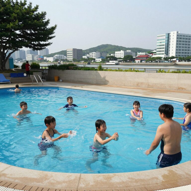 강화 바닷가펜션의 야외 수영장에서 아이들이 즐겁게 물놀이하는 모습