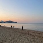 속초 봉포해수욕장 오션뷰 스파펜션 속초 봉포해수욕장 일출 전경, 오션뷰 펜션에서 바라본 바다와 모래사장 모습