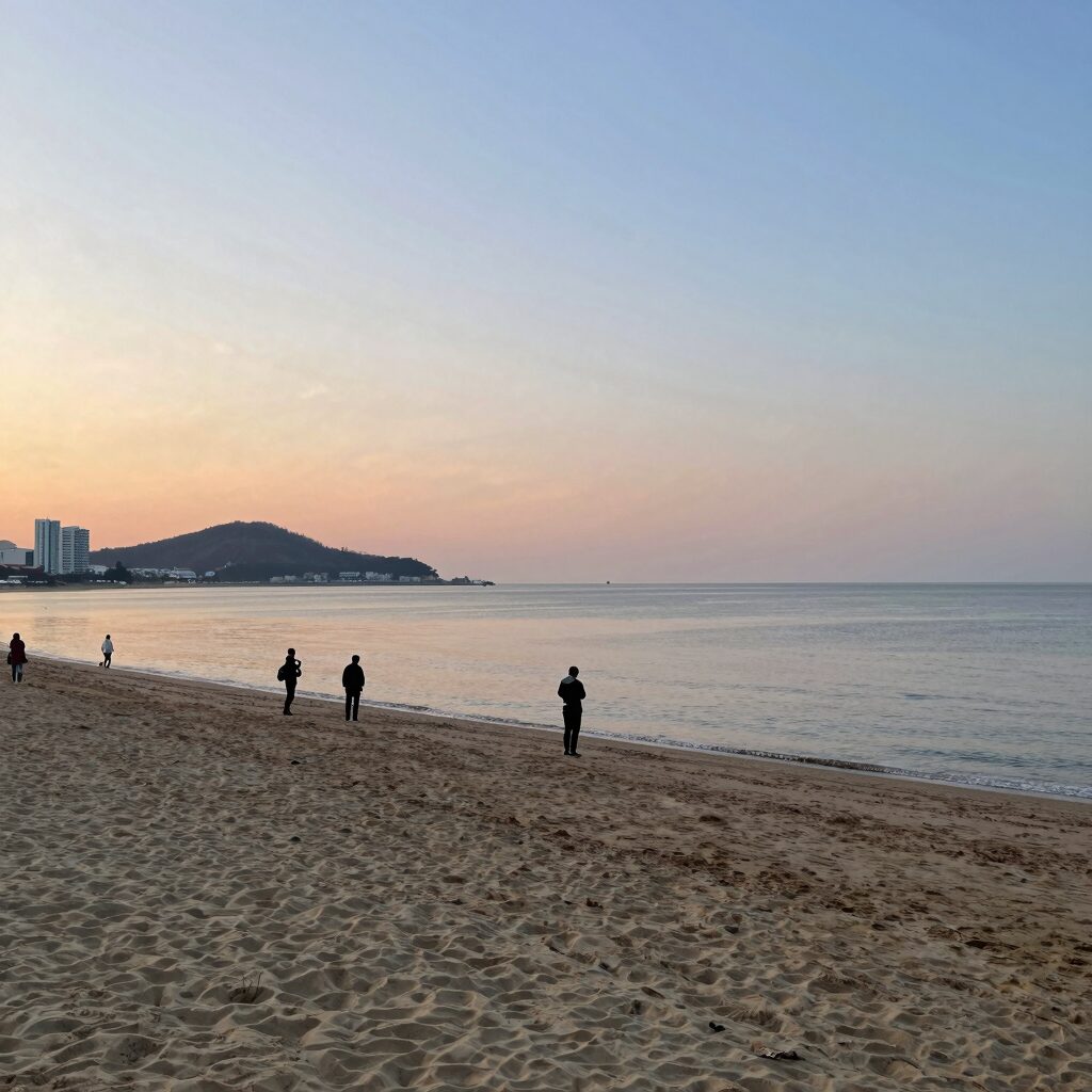 속초 봉포해수욕장 일출 전경, 오션뷰 펜션에서 바라본 바다와 모래사장 모습