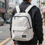 다이소 방수가방 실제 써보니 차이 확실 다이소 방수가방 종류별 비교 사진 지퍼형 말아서 잠그는 타입 크로스백