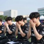 DK 젠지 업셋 EWC 4강 대역전 2026 EWC 4강 DK 젠지 업셋 경기 장면, DK 선수들이 기뻐하는 모습