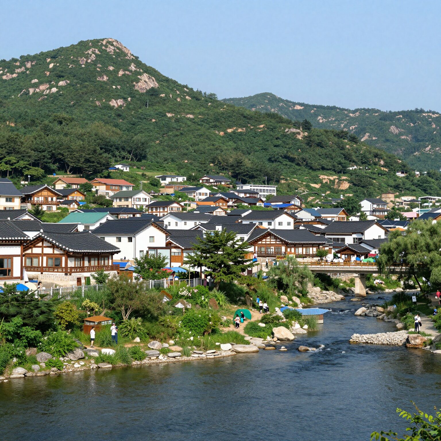 평창 어름치마을 전경 사진, 기화천과 산자락이 어우러진 풍경