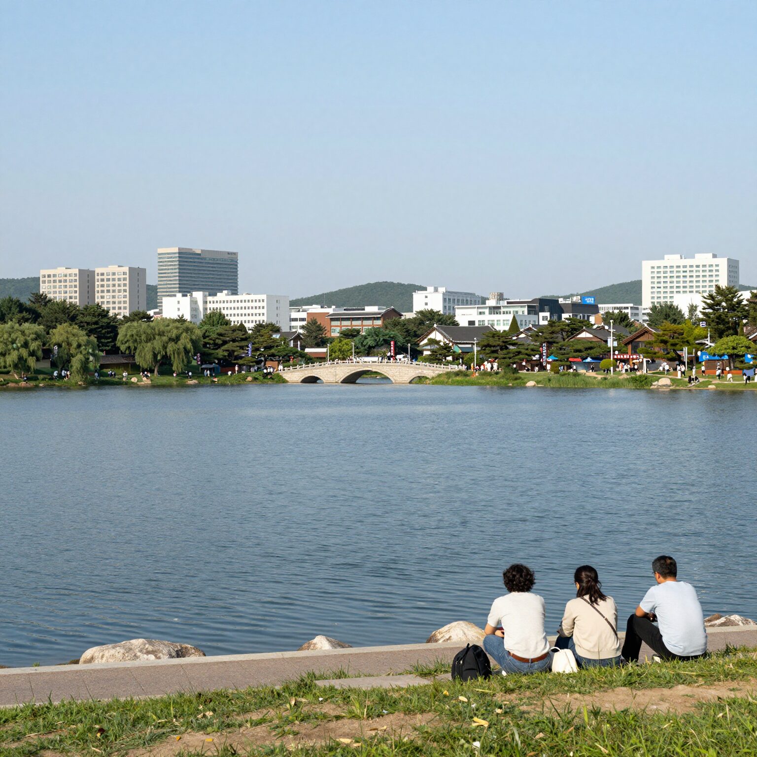 합천 풀헤븐 워터월드 전경 사진, 호수와 워터빌리지 시설이 한눈에 보인다.