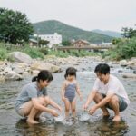 경남 계곡 펜션 추천 베스트 경남 산청 내대계곡에서 물놀이 중인 가족의 즐거운 모습