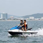 제트스키 바다 위 주행 모습