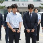 김성훈 경호처 차장 구속 사건 완전 분석 김성훈 전 경호처 차장이 법원에 출석하는 모습, 수갑을 찬 채 호송되는 장면