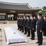 이태준열사의 위패와 헌화한 모습, 국립대전현충원 내 독립유공자 위패실