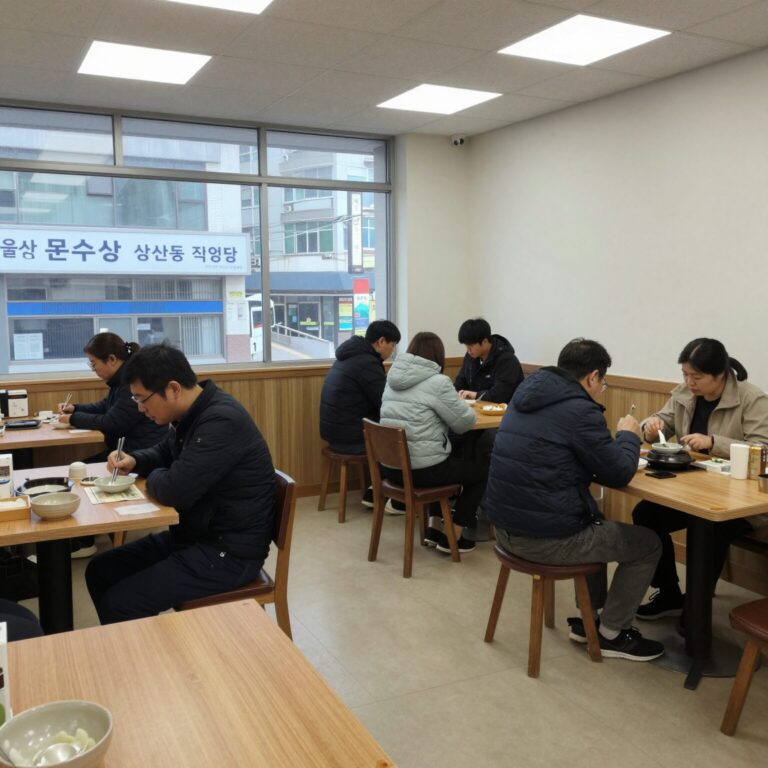 울산 문수산 상황삼계탕 삼산동 직영점의 깔끔한 내부 인테리어와 테이블 배치 모습