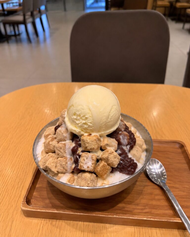 파스쿠찌 인절미팥빙수 전체 사진 우유얼음 팥 인절미 아이스크림 연유 구성