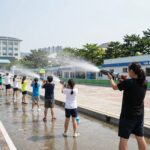 에버랜드 물총축제 2026 완벽 즐기기 에버랜드 물총축제 슈팅워터펀에서 아이들과 함께 물총을 쏘며 즐기는 모습