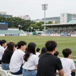 2026 울산 썸머페스티벌 새 이름 관람 팁 2025년 울산 썸머페스티벌 관객들이 운동장 앞에서 기다리는 모습