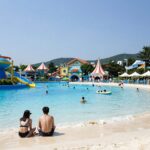 용인 물놀이장 여름 피서 추천 용인 에버랜드 캐리비안베이 물놀이장 전경 파도풀과 유수풀이 보이는 여름 풍경