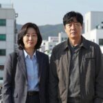 김은희 작가와 장항준 감독 수입 반전 김은희 작가와 장항준 감독 부부의 수입 반전을 보여주는 영화 왕과 사는 남자 흥행 소식